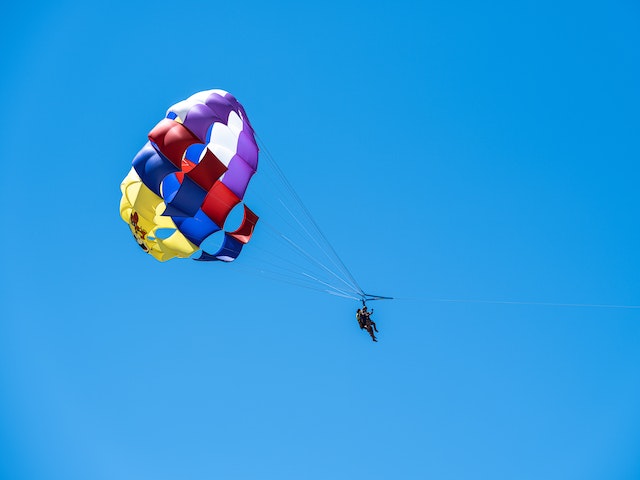 What to wear parasailing