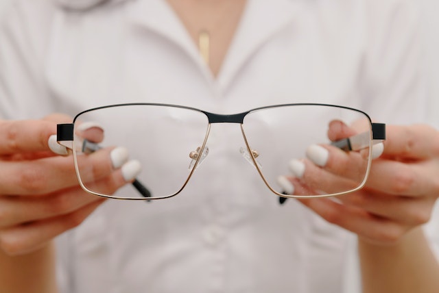 How to Pop Out the Lenses from Glasses